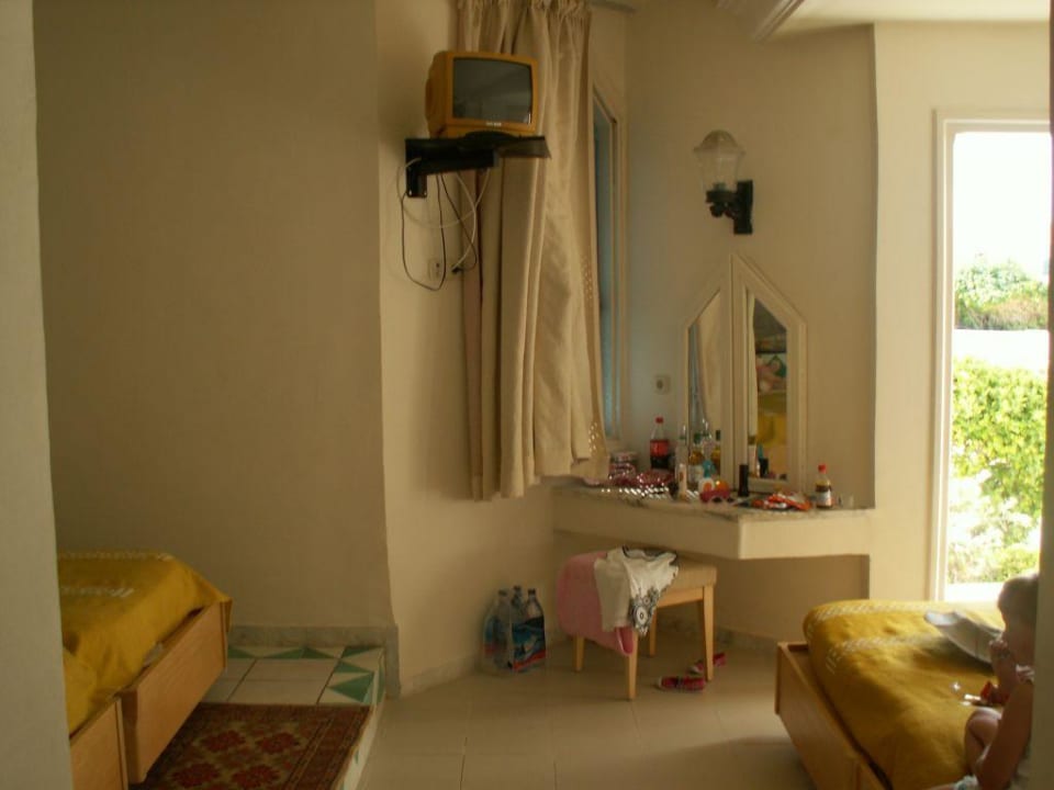 Srodek bungalobu Ruspina Beach Resort