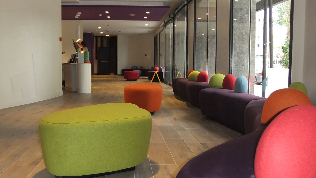 Lobby California Apartments