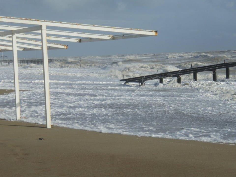 Hoher Wellengang Royal Wings Hotel