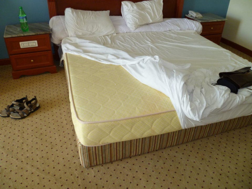 5 Sterne und nicht mal ein Matratzenschoner Titanic Beach Spa & Aqua Park