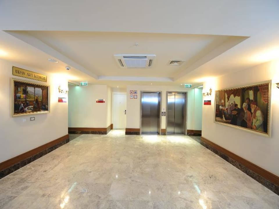 Interiors Ramada Hotel Istanbul Asia