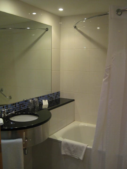 Bad Hotel Holiday Inn Express Lisbon Oeiras