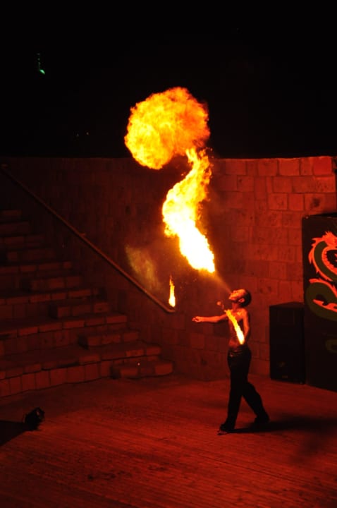 Feuerspucker und Fakir Hotel Gorgonia Beach Resort