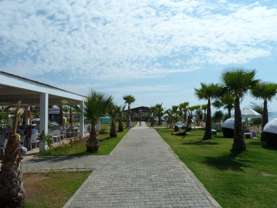 Strand-Promenade, Weg zum Teehuas Sultan of Dreams Hotel & Spa