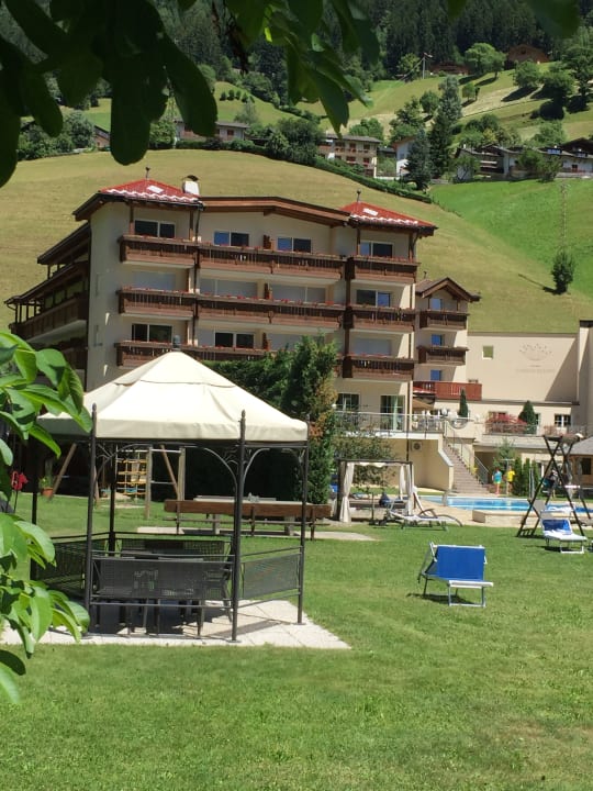 Außenansicht Hotel Wiesenhof Garden Resort