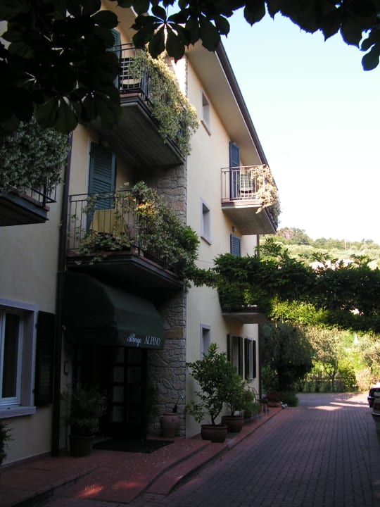 Die Einfahrt Hotel Albergo Alpino