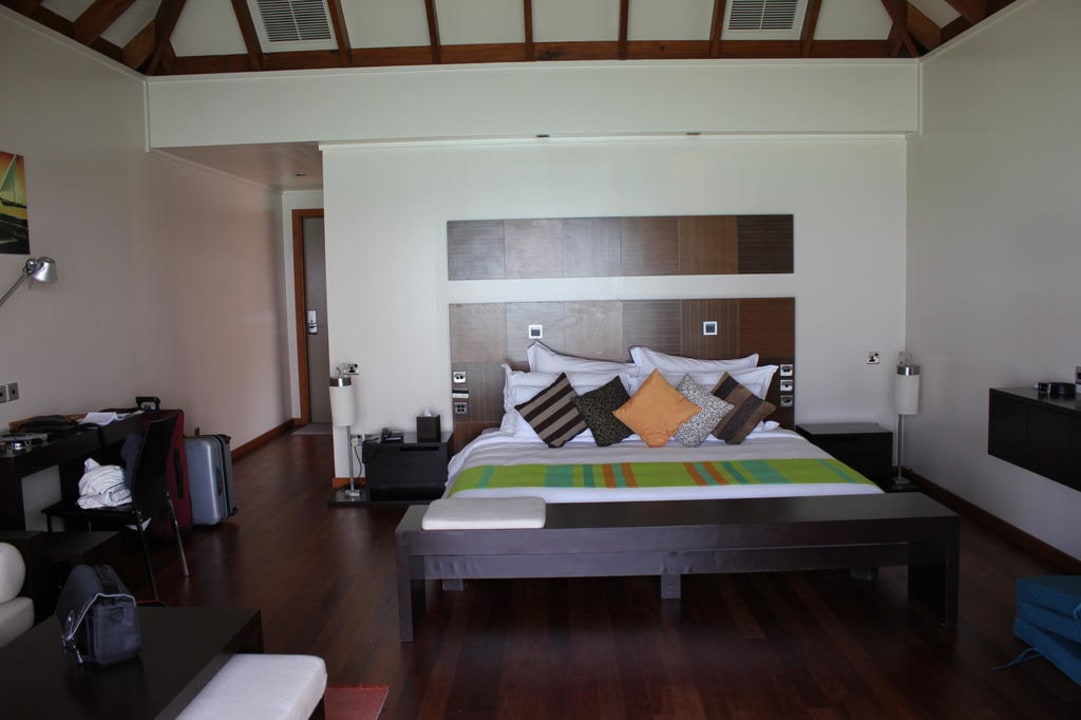 Bett mit Blick aufs Meer Veligandu Maldives Resort Island