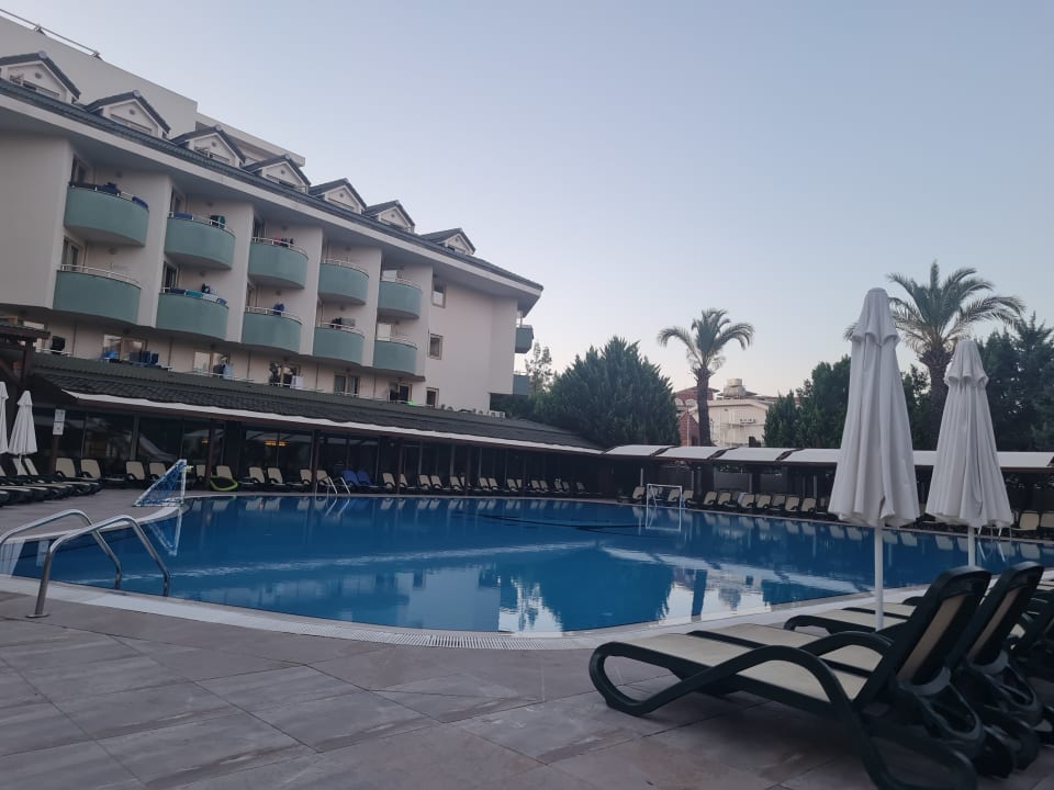 Pool Side Breeze Hotel