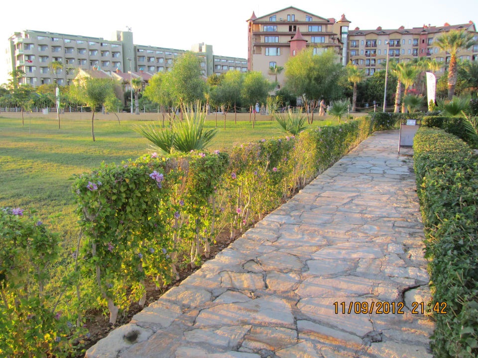 Дорога на пляж Bella Resort & Spa