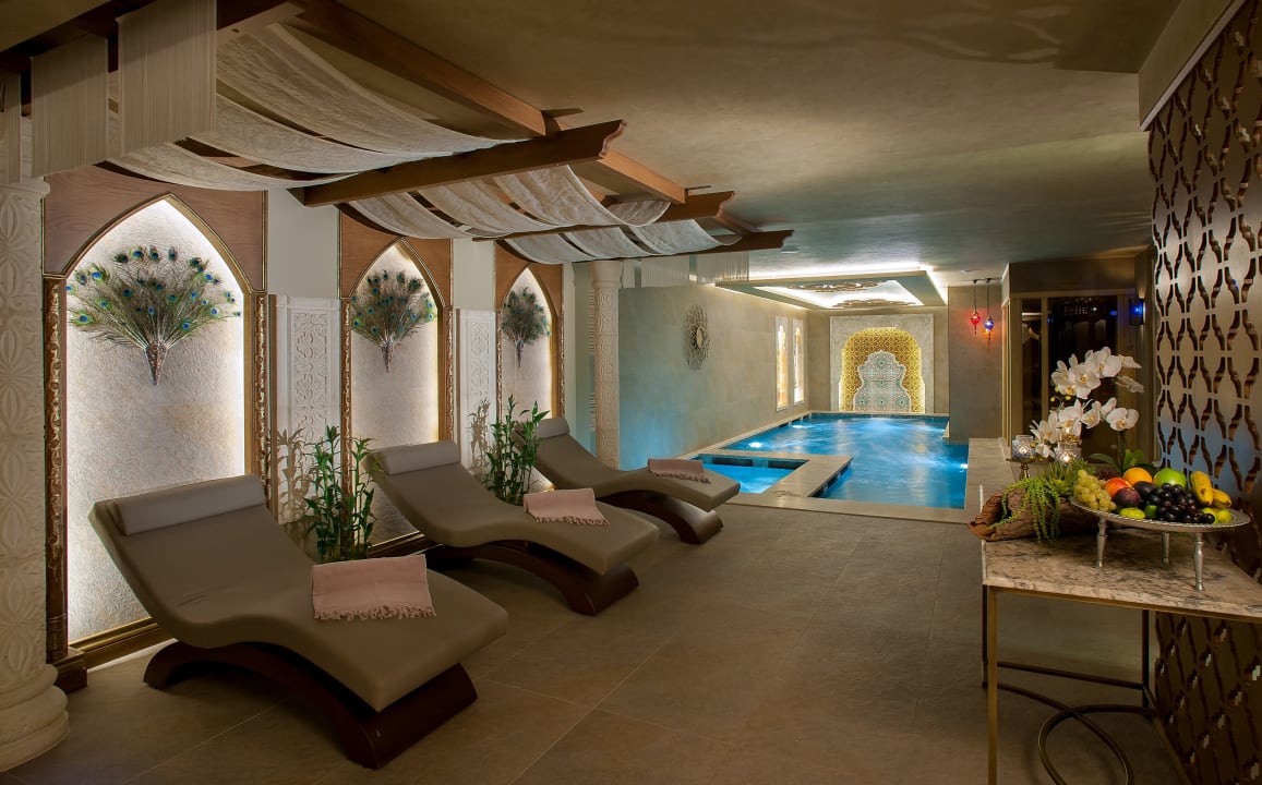 Pool Romance Istanbul Hotel