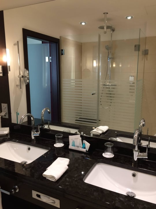 Badezimmer neu und chic Steigenberger Hotel Graf Zeppelin