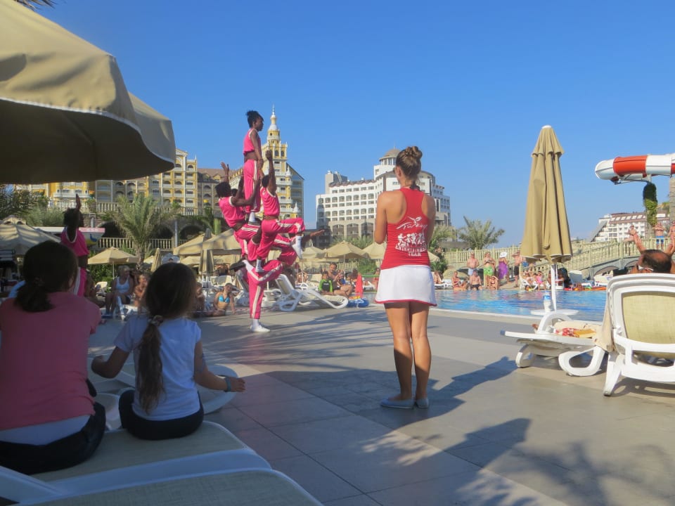 Akrobatikshow am Nachmittag Royal Holiday Palace