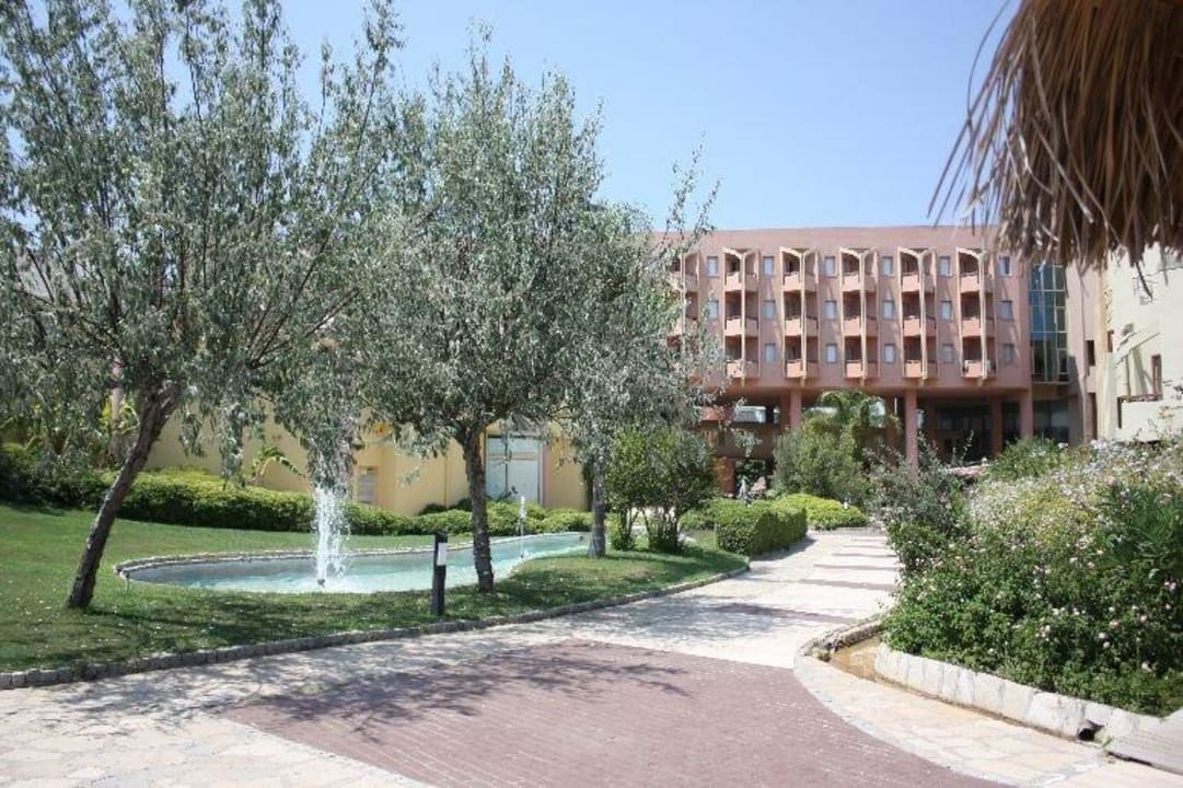 Sicht auf die Hotelanlage Blue Waters Club
