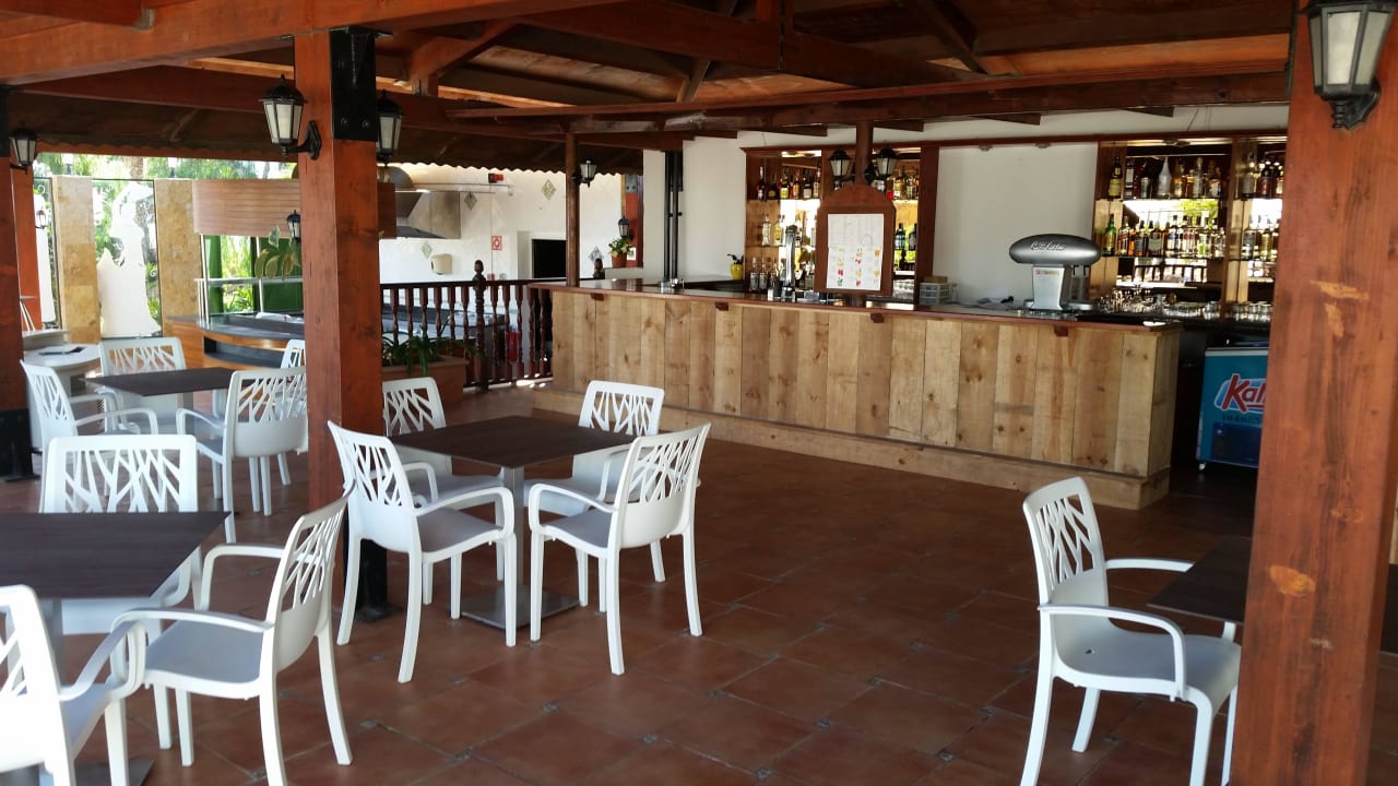 Poolbar H10 Ocean Suites