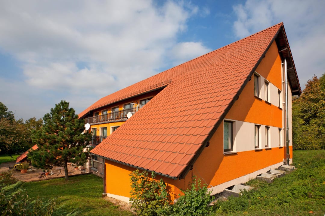 Hotelrückseite  Green Lemon Hotel Haus Krähenhütte