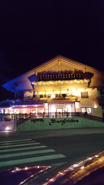 Blick auf das Hotel von der Straßenseite Hotel Burgfrieden