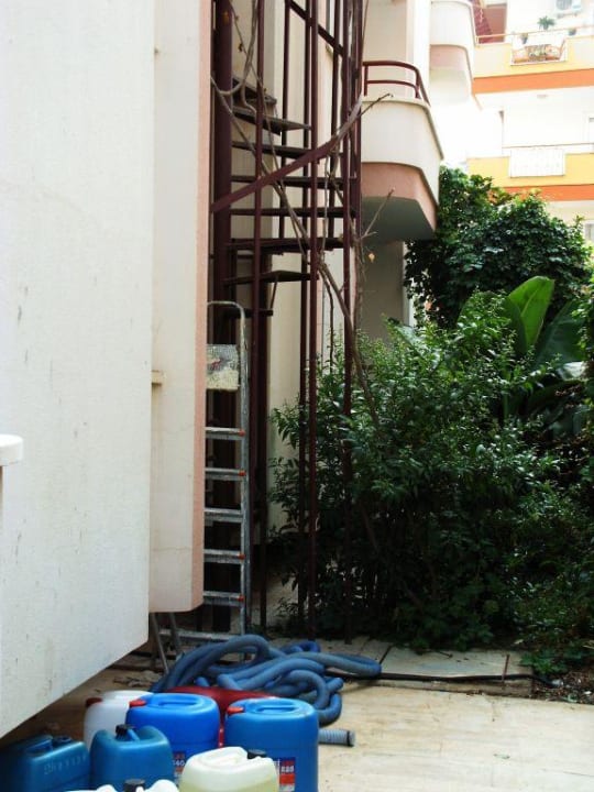 Verbauter Fluchtweg Bella Bravo Suite Hotel