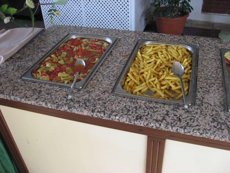 Pommes & Gemüe zum frühstücken Armas Gül Beach