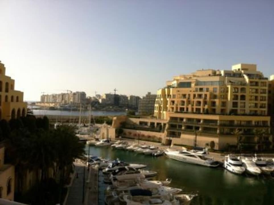 Ausblick auf Yachthafen & Meer Hilton Malta