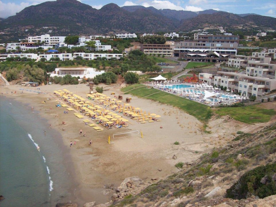 Der Strand vom Berg aus Atlantica Mikri Poli Crete