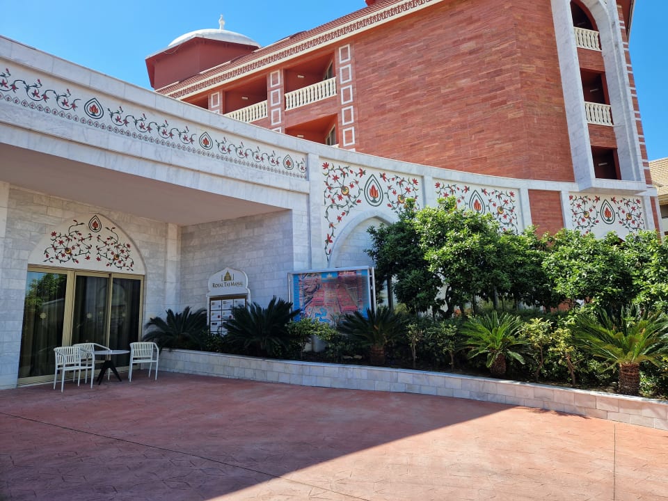 Außenansicht Royal Taj Mahal Hotel