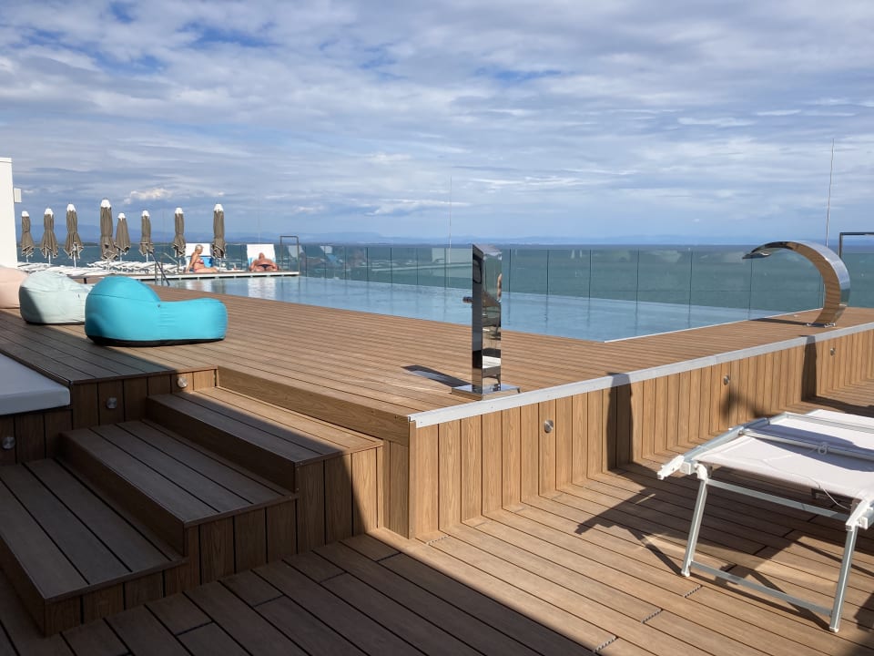 Pool Columbus Sea Hotel