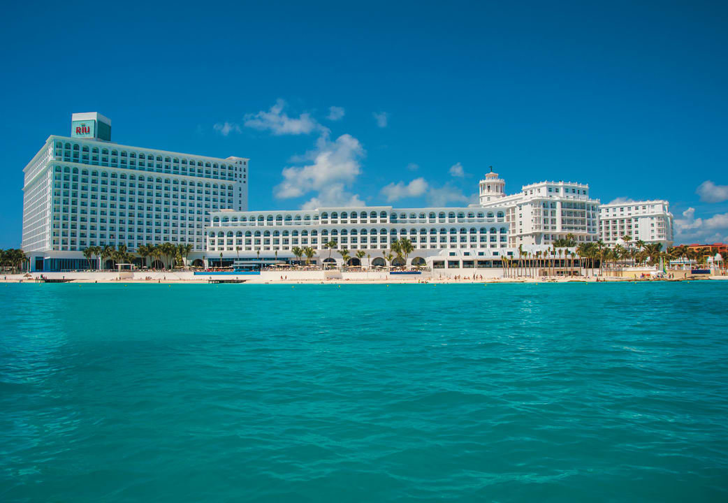 Außenansicht Hotel Riu Cancun