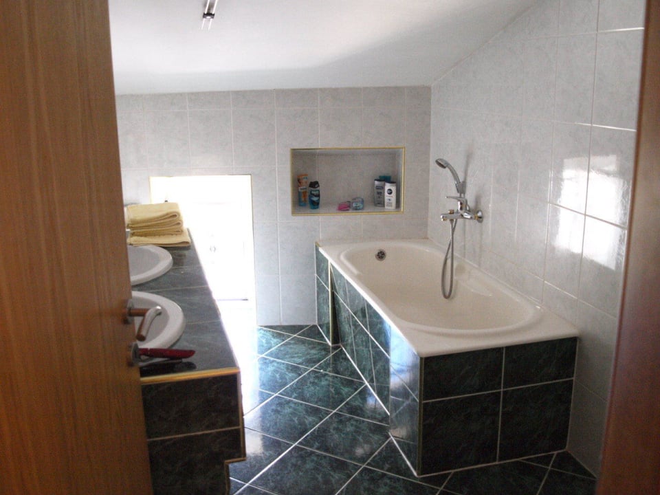 Badezimmer u. WC App. DG Apartment Skiljan