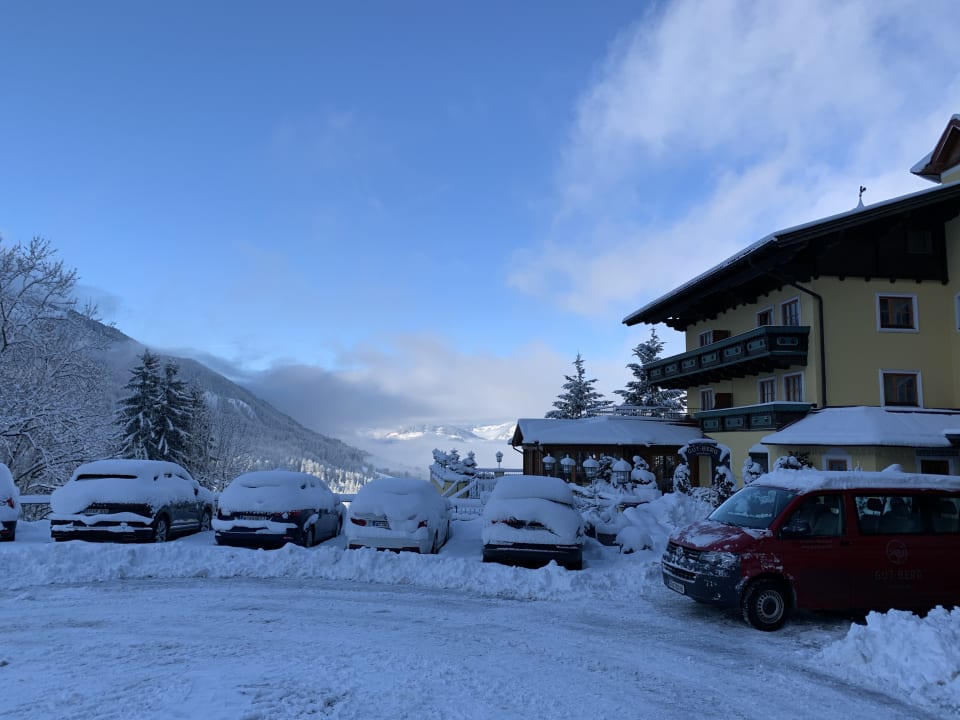 Außenansicht Gut Berg Naturhotel