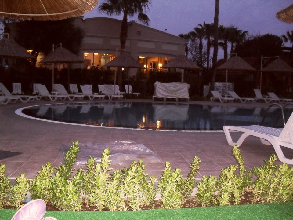 Am Abend Can Garden Beach