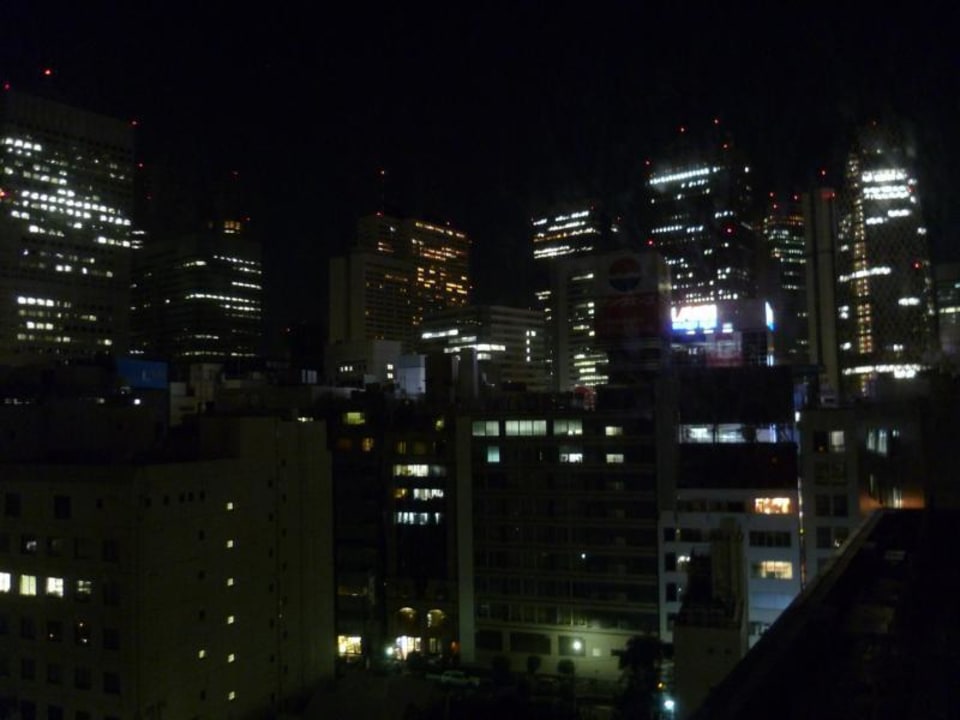 Blick aus dem Zimmer bei Nacht Hotel Sunroute Plaza Shinjuku