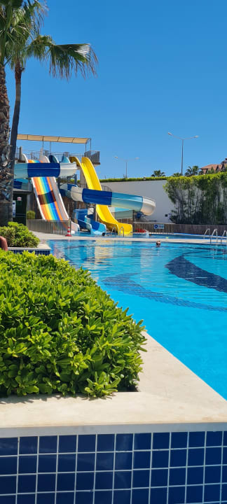 Pool Mary Hotel Side