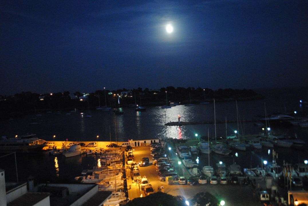 Ausblick abends bei Vollmond Som Suret Hotel