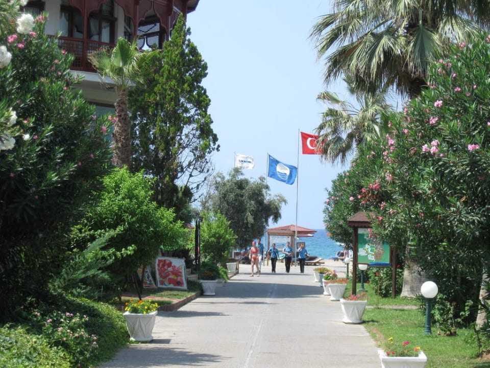Der Weg zum Strand vorbei am Restaurant Ali Bey Club