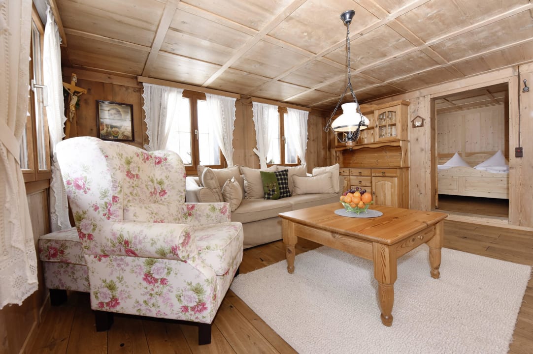 Wohnzimmer mit Blick auf Schlafzimmer Veronika's Chalet