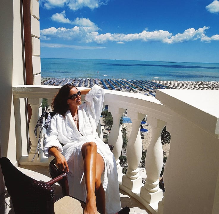 Balcony Palace Hotel