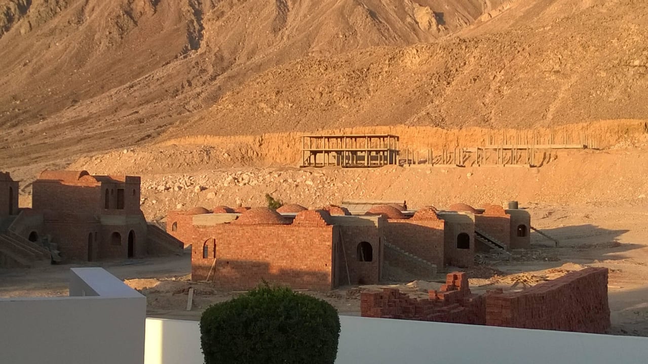 Baustelle des neuen Hotels nebenan Happy Life Village