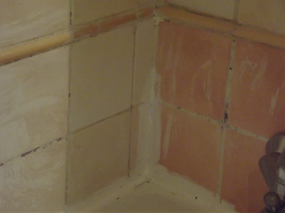 Ablagerrung auf den fliesen im bad zimmer 1314 Hotel Thalassa Mahdia