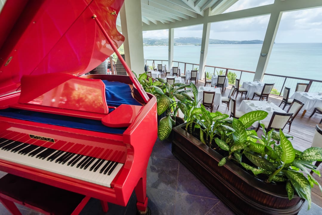 Gastro Calabash Cove Resort & Spa
