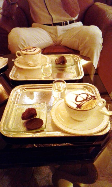 Emirates Palace Melange mit Goldstaub Emirates Palace Mandarin Oriental