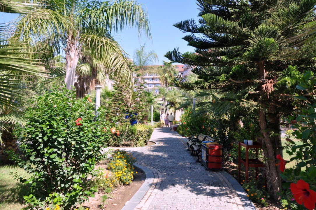 Blick vom Strand zum Hotel Arycanda Kirman Premium