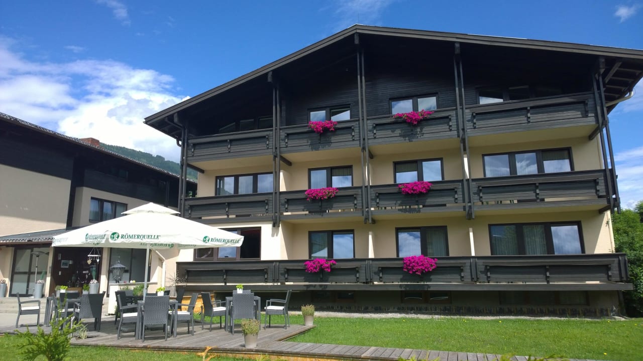 Hotel Dahoam by Sarina - Hotel & Suites