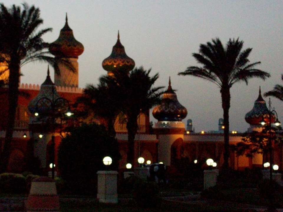 Alf Leila bei Nacht Pickalbatros Alf Leila Wa Leila Resort - Neverland Hurghada