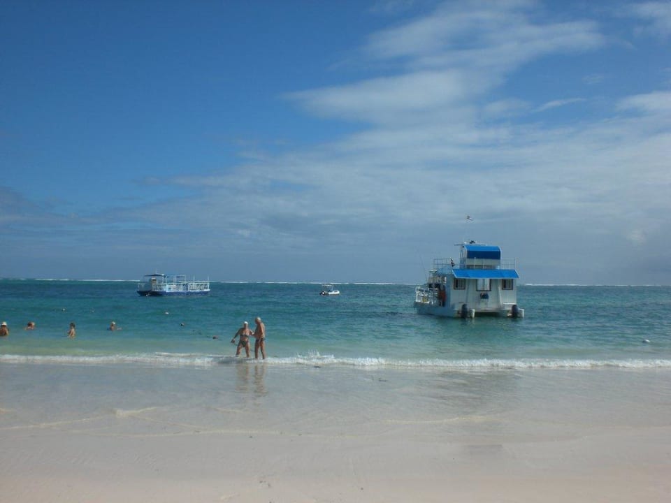 Strand mit kleiner Schwimmzone Villas Bavaro Resort & Spa