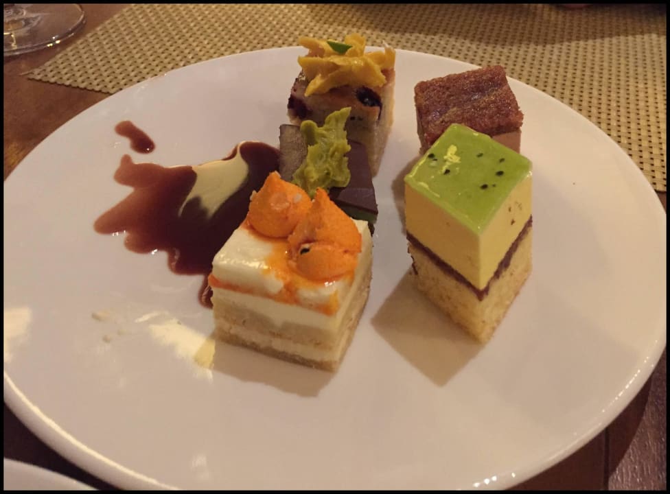 Desertauswahl Ajman Saray, a Luxury Collection Resort