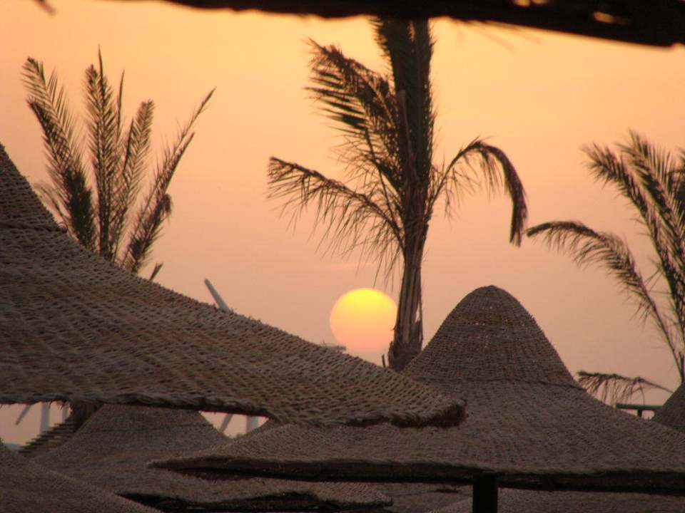 Zachód słońca widziany z plaży Riviera Aqua Park Resort