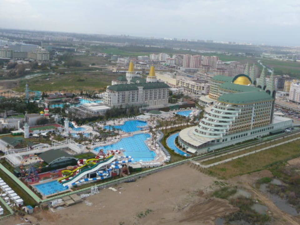 Blick auf die Hotelanlage vom Parasailing aus Hotel Delphin Imperial