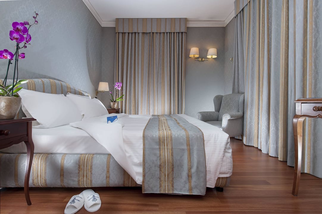 Classic room InterContinental Rome Ambasciatori Palace by IHG