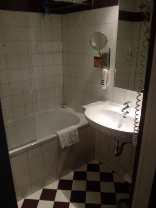 Sehr kleines Badezimmer Hotel Mercure Wien City
