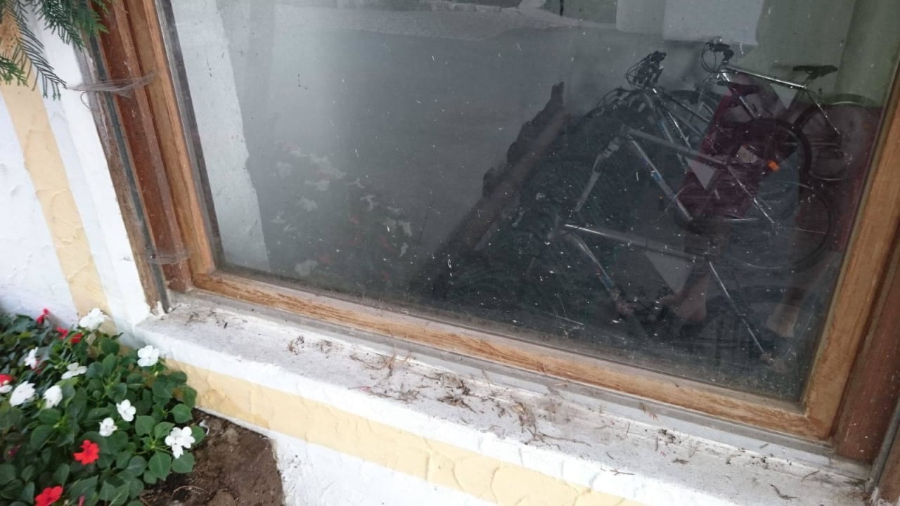 Fenster zum Fahrradkeller STROBLHOF Active Family SPA Resort